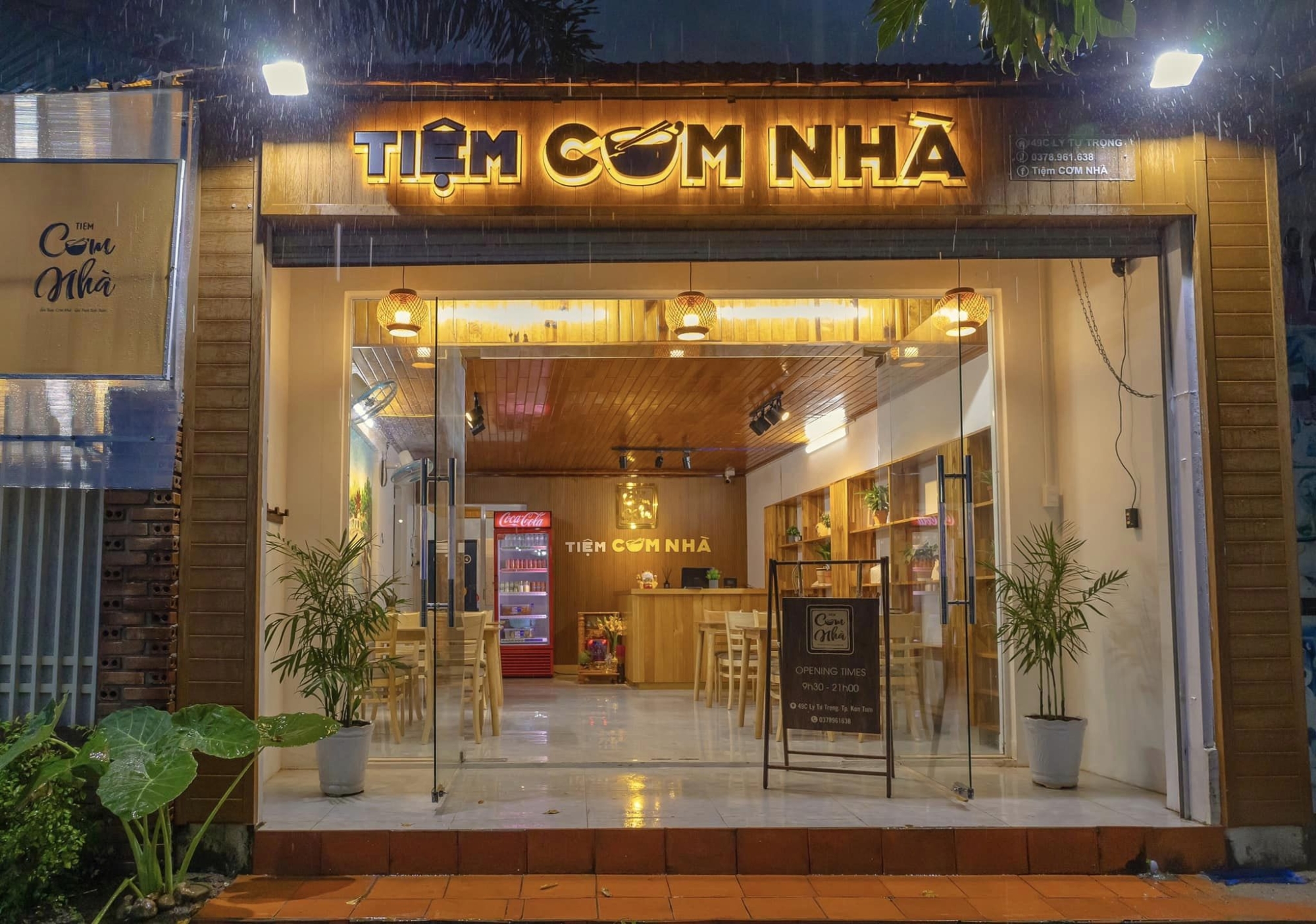 Tiệm Cơm Nhà