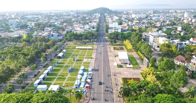 Quảng trường Phạm Văn Đồng