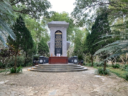 Mộ cụ Huỳnh Thúc Kháng