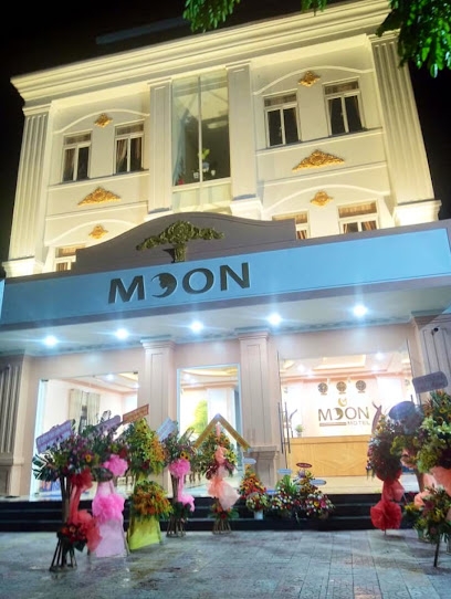MOON HOTEL