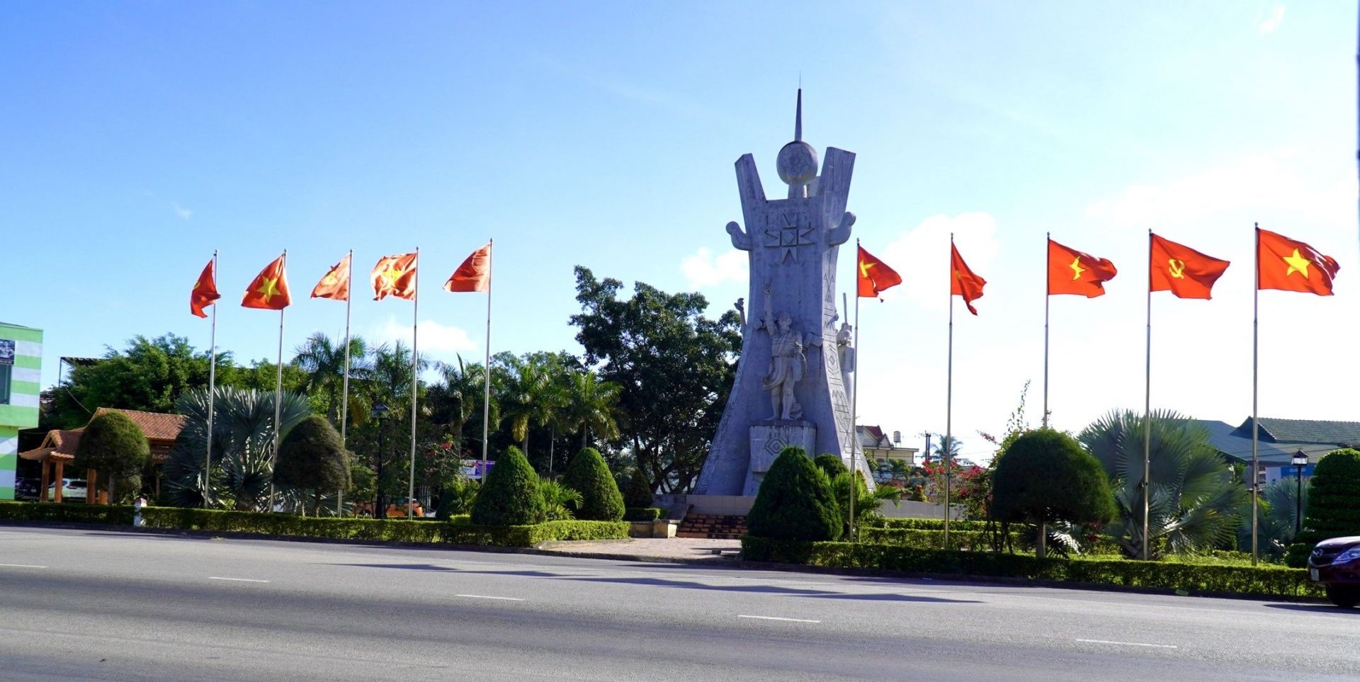 Tượng Đài Đăk Hà