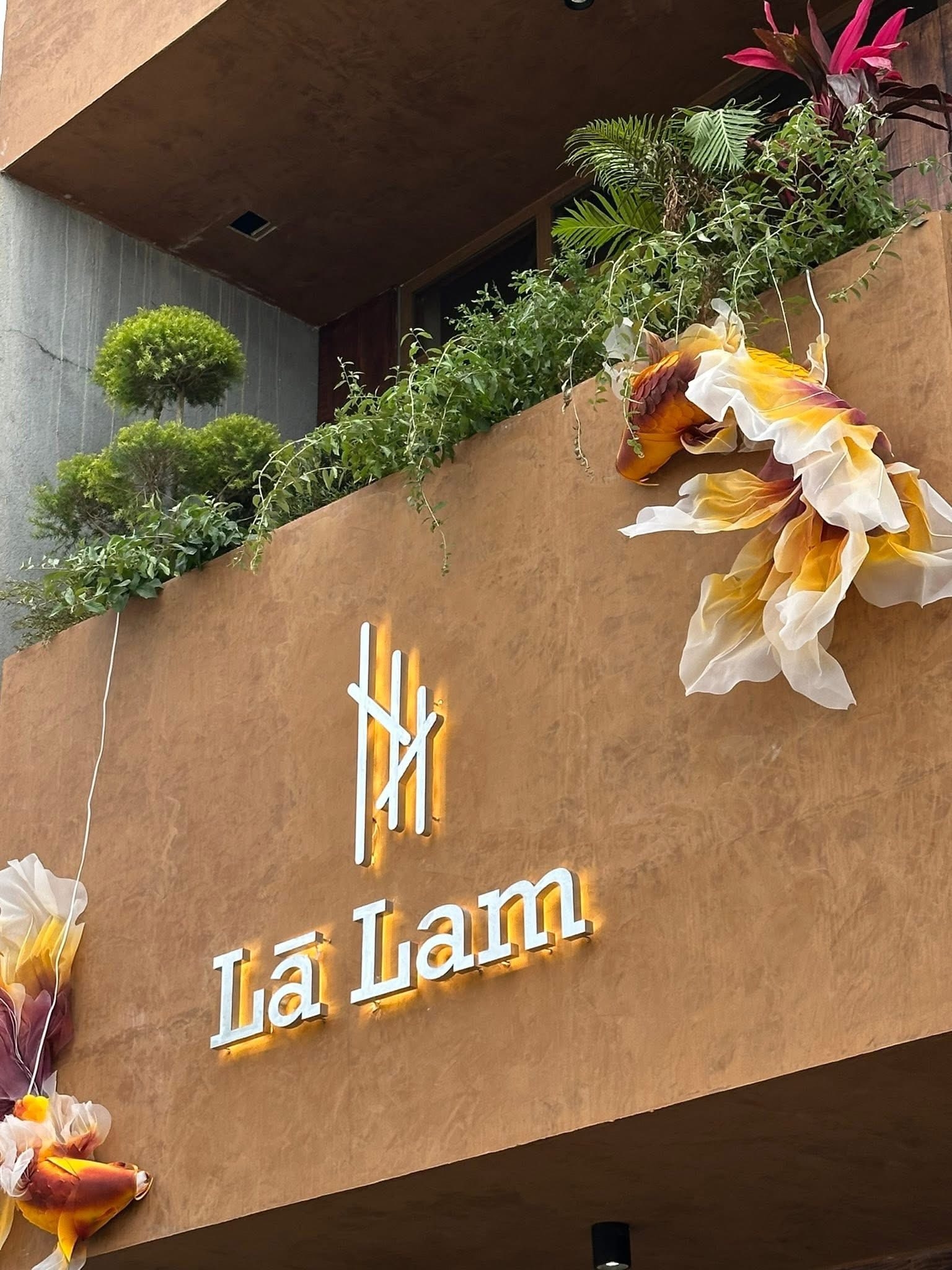 Là Lam Coffee & Tea