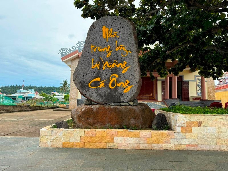 nhà trưng bày bộ xương cá ông 1